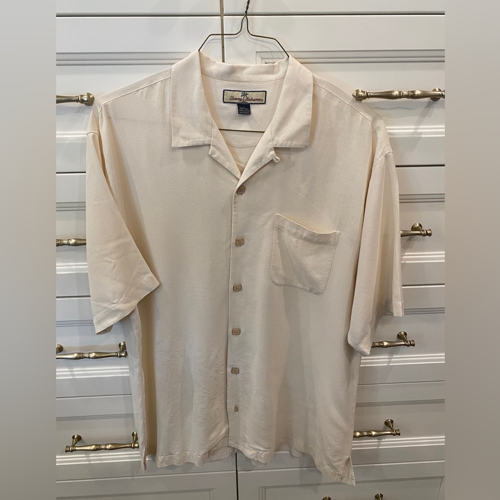 Tommy Bahama Men’s Short Sleeve 100 % Silk Hawaiian Shirt Size L